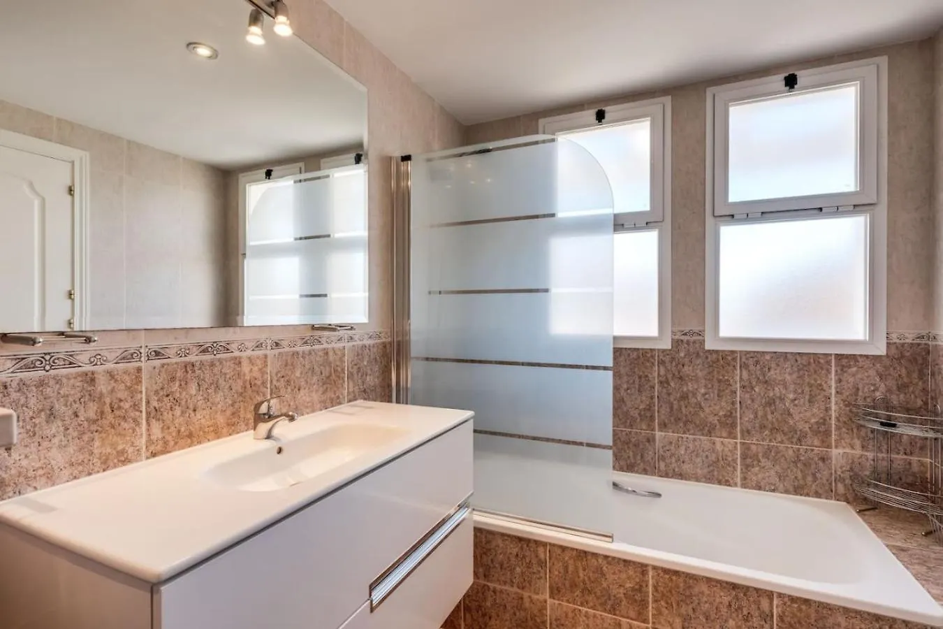 فيلا House With Beautiful Panoramic Views مانيلفا بيت للعطل