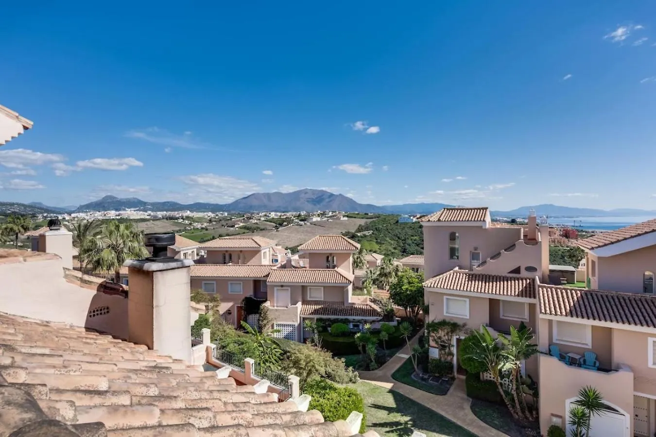 بيت للعطل فيلا House With Beautiful Panoramic Views مانيلفا